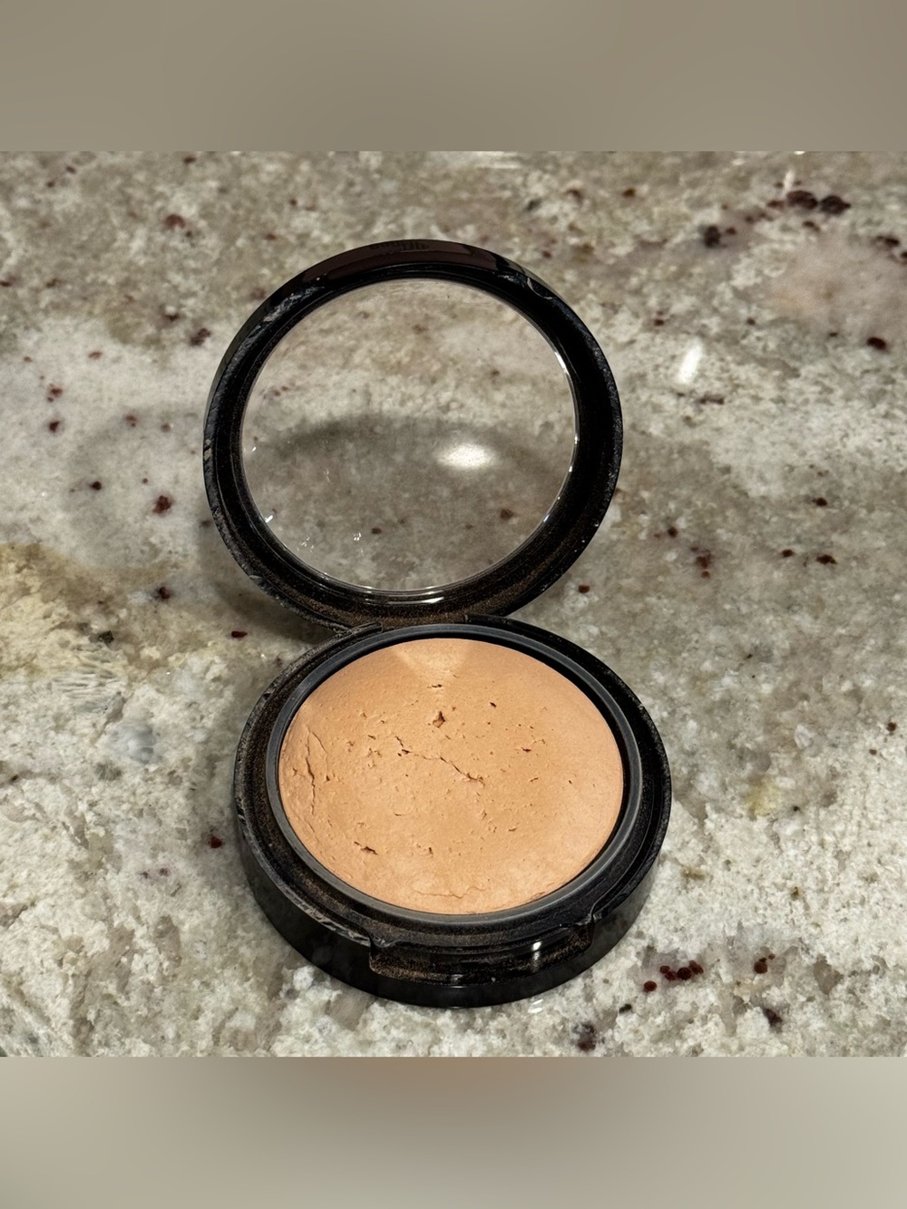 Laura Geller Double Take Baked Versatile Powder Foundation – Light